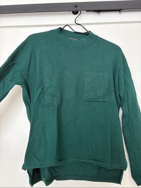 Banana Republic Womens Crewneck Sweater in Dark Green with Chest Pocket